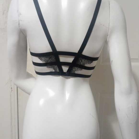 Victoria Secret Bra Size 34D - Picture 3 of 3